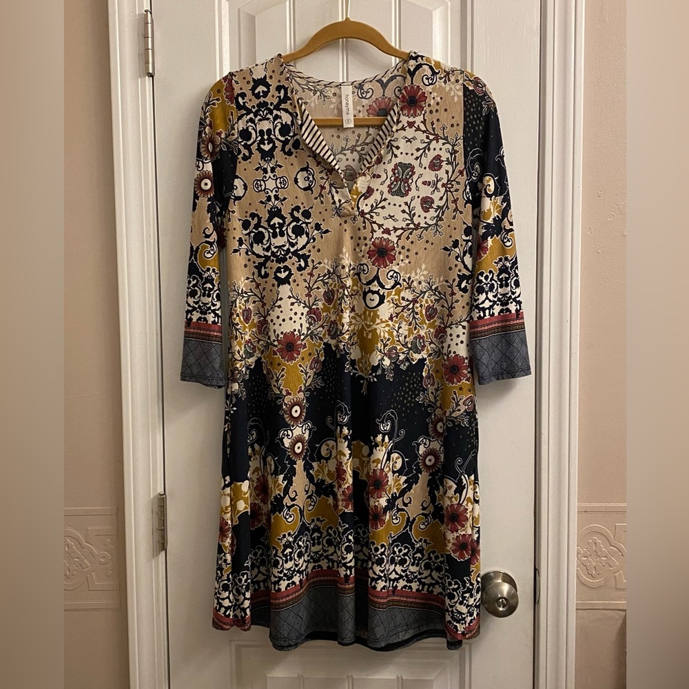 Super cute Floral and paisley dress with POCKETS!